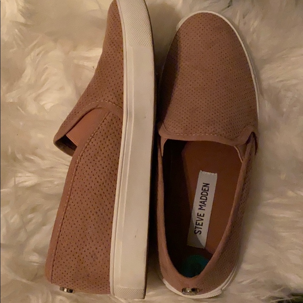Size 8.5 dusted pink Steve Madden slip ons!